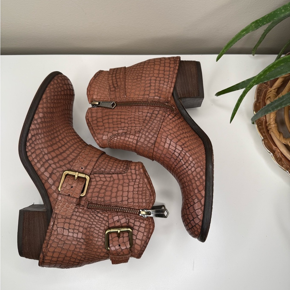 Donald J Pliner Dalis Western Couture Ankle Boots Snakeskin Embossed Leather 8M - Picture 8 of 10